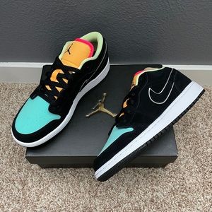 Air Jordan 1 Low SE “Aurora Green” Kids 5.5Y